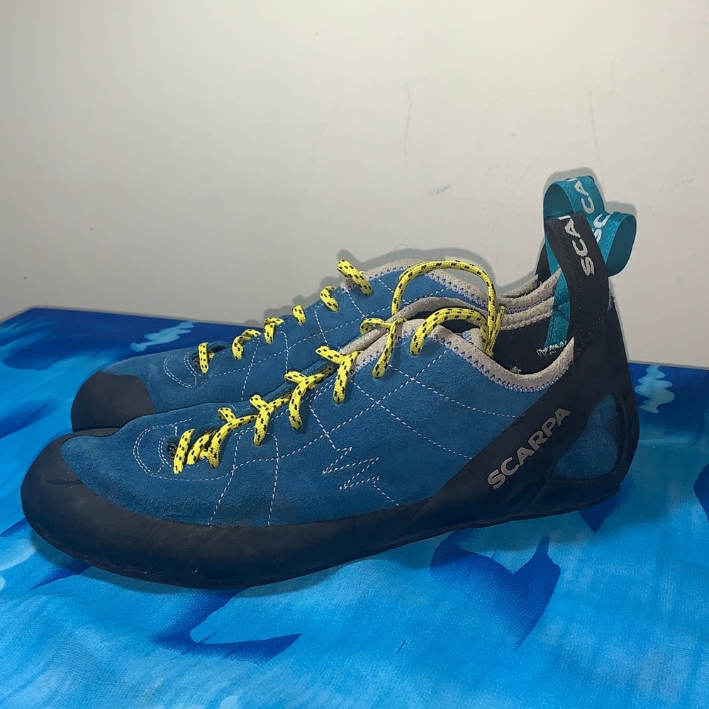 Scarpa Blue Climbing Shoes with Yellow Accents men’s Sz 11.5